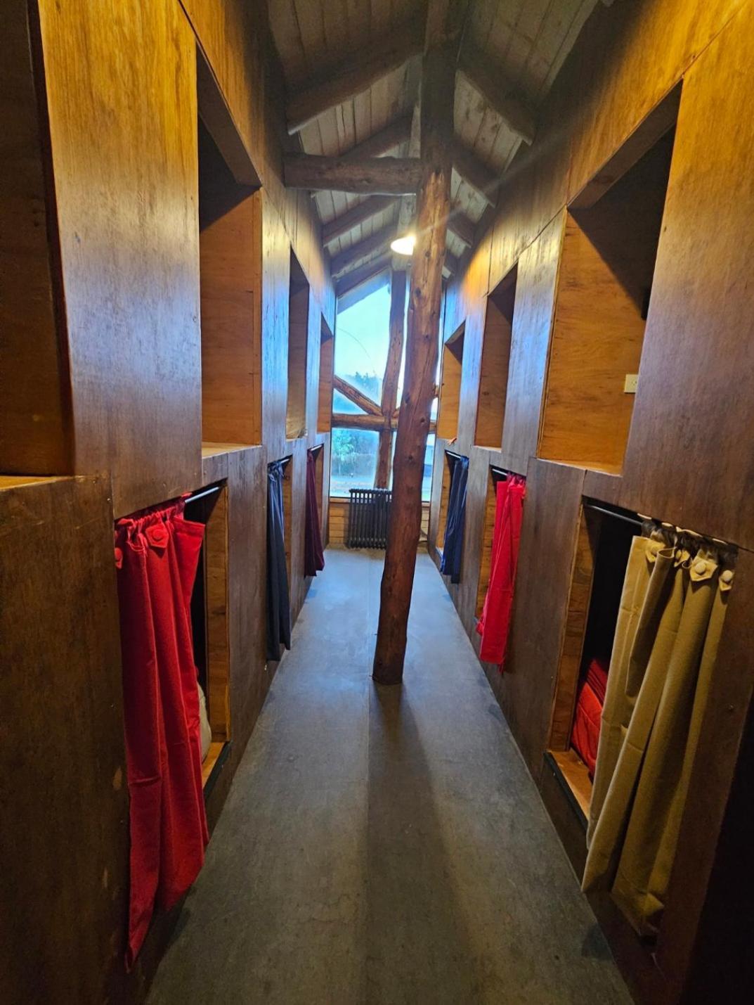 Hostel Capsula Refugio Oeste サンカルロスデバリローチェ エクステリア 写真